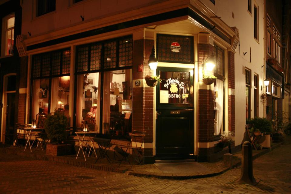 vooraanzicht de koperen pot in Alkmaar