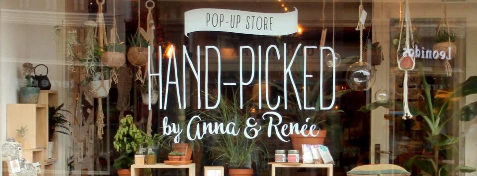 Raam met het logo van winkel hand-picked soulstore