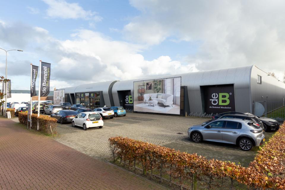 buitenaanzicht woonwinkel de Bommel Meubelen