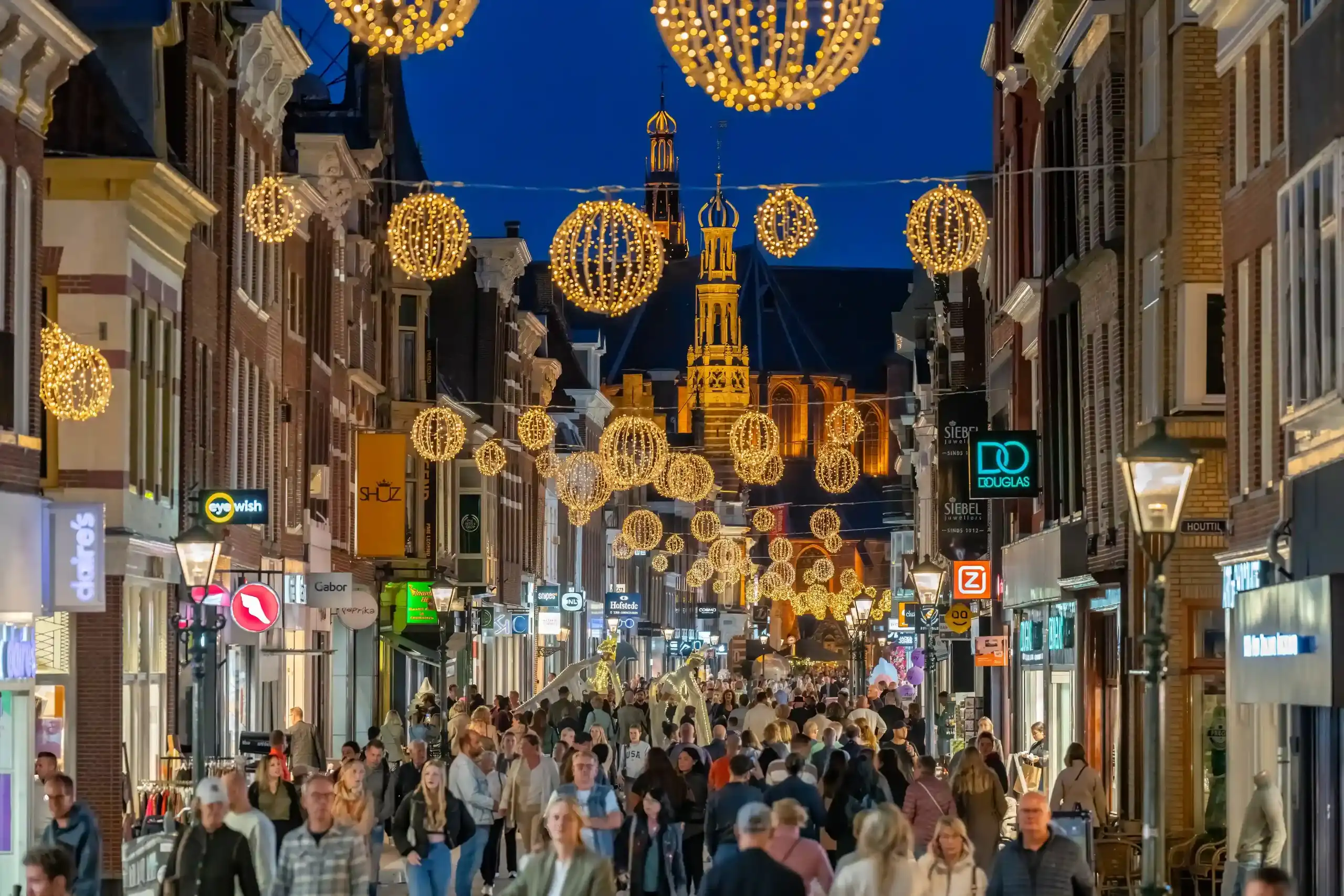 Langestraat druk bezocht tijdens Shopping Night