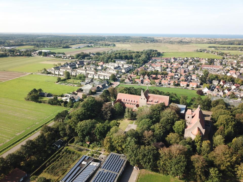 bovenaanzicht st. adelbertabdij