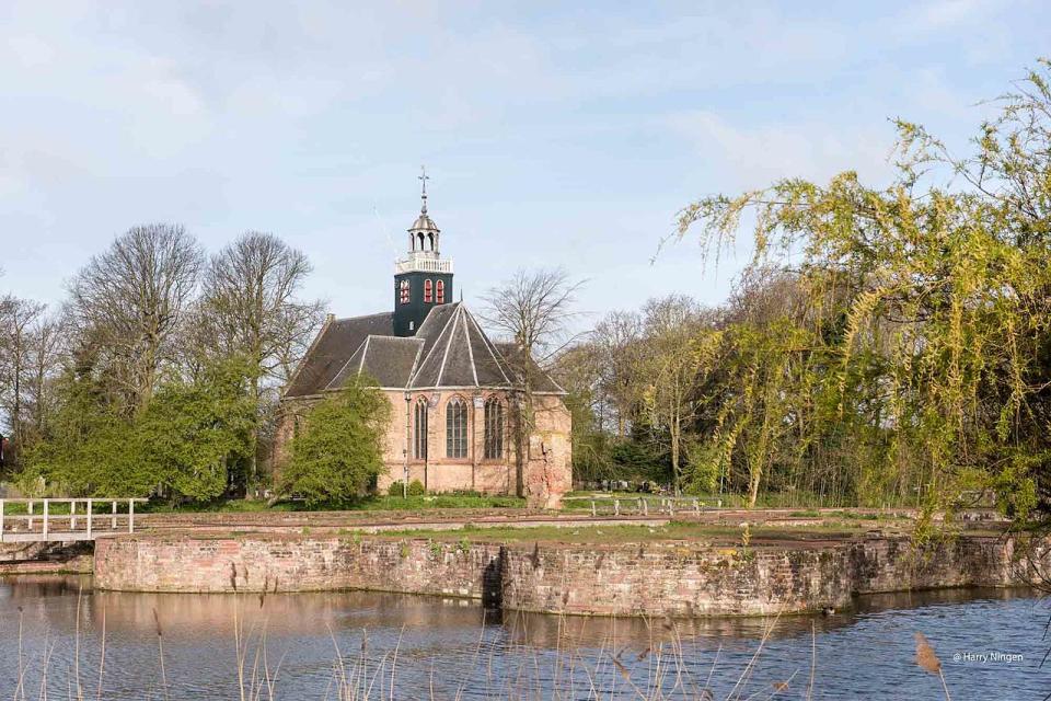 buitenaanzicht slotkapel in Egmond