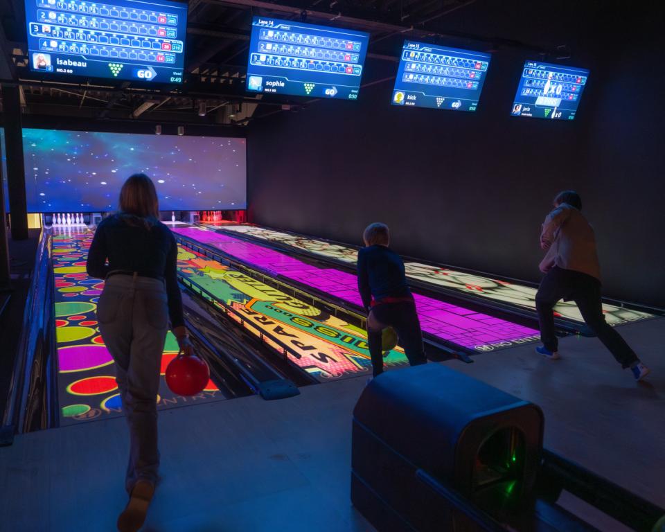 Glow in the dark bowlen