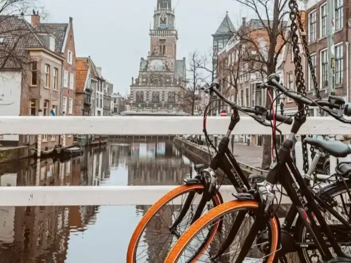 Fietsen van Pesie Rent a Bike voor Waagtoren