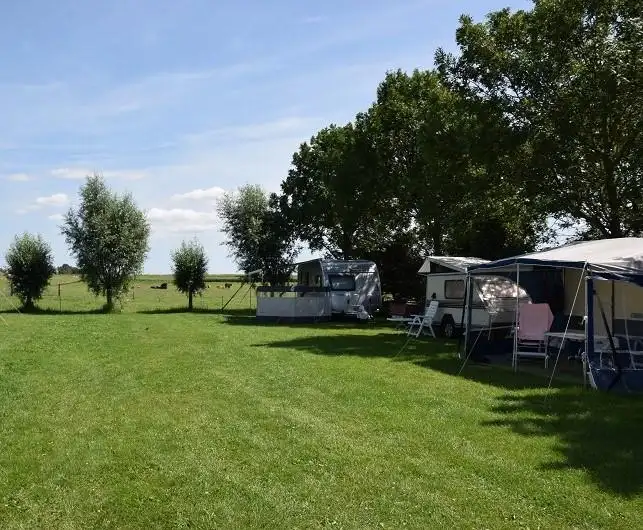 Camping Natuurlijk Genoegen met caravans