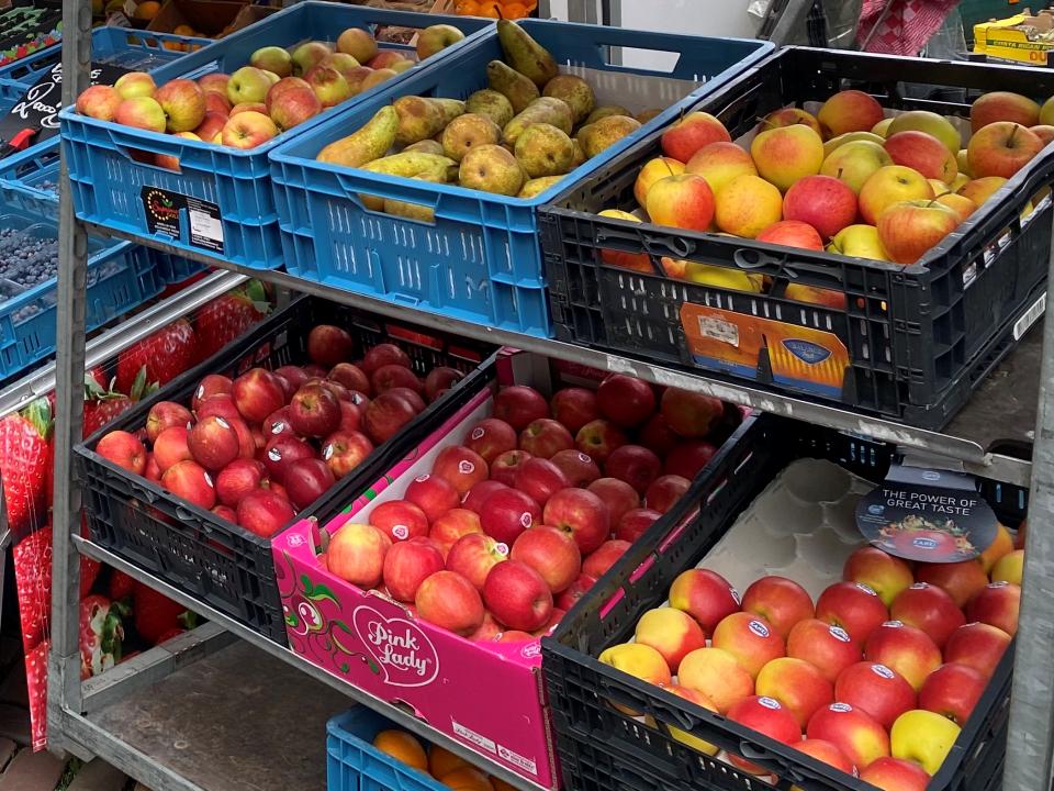 Kratten met appels en peren